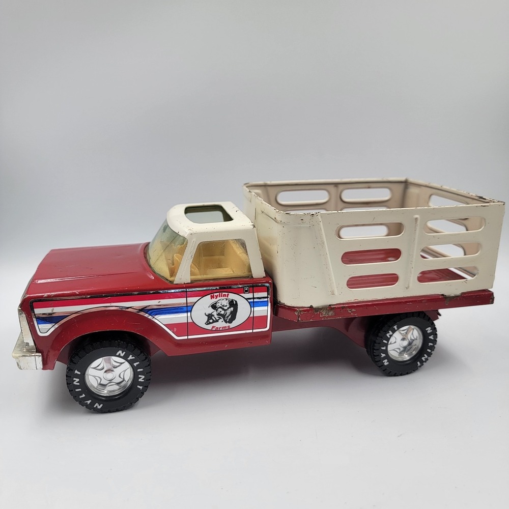 Vtg 1970s NYLINT FARMS RED STAKE FLAT BED Ford PRESSED STEEL TRUCK MADE IN USA